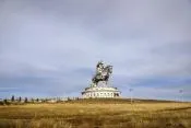Памятник Чингисхану в Цонжин-Болдоге - крупнейшая конная статуя в мире!