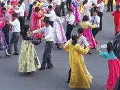 Массовый танец на площади 