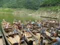 Китайские бурлаки приглашают на лодку
