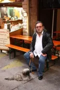 Колоритный персонаж на улице в Ницце