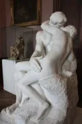 знаменитый поцелуй работы Родена