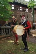 средневековые музыканты в замке О Кёнигсбург