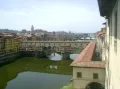Понте Веккьо - знаменитый мост через реку Арно