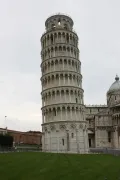 Знаменитая Torre Pendente.