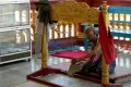 Звонарь храма созывает на молитву. Кутодао. Манадлай