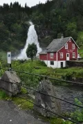 Стейндалфоссен - водопад, за который можно зайти