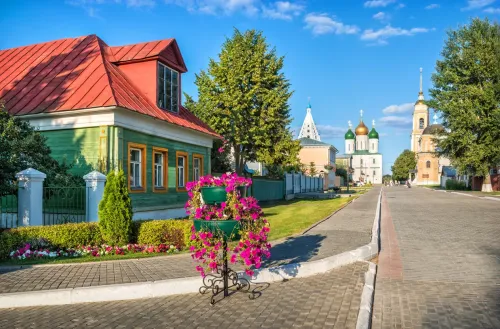 Туры в Россия (Москва, Подмосковье) - Коломенское междуречье (Старо-Голутвин мн-рь - Коломна - т/х прогулка по Москва-реке - Бобренев мн-рь) автобусная (11 часов) 07.06, 28.06, 12.07, 02.08, 28.08, 20.09