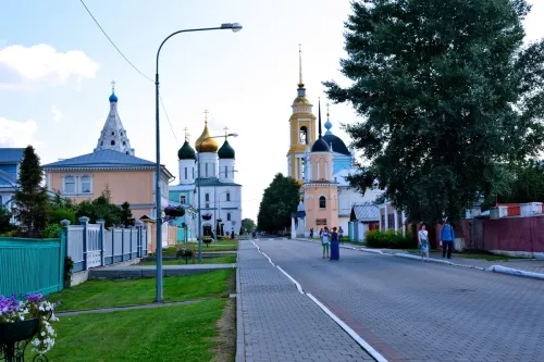 Туры в Россия (Москва, Подмосковье) - Коломенское междуречье (Старо-Голутвин мн-рь - Коломна - т/х прогулка по Москва-реке - Бобренев мн-рь) автобусная (11 часов) 02.08, 28.08, 20.09
