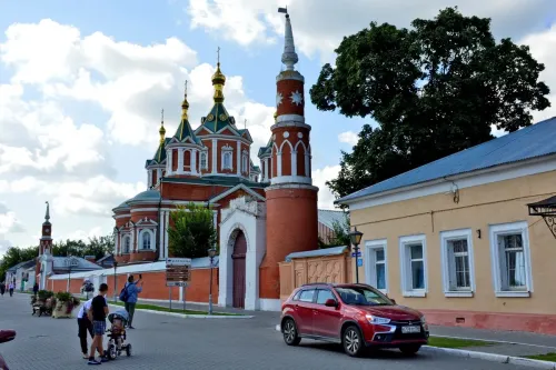 Туры в Россия (Москва, Подмосковье) - Коломенское междуречье (Старо-Голутвин мн-рь - Коломна - т/х прогулка по Москва-реке - Бобренев мн-рь) автобусная (11 часов) 02.08, 28.08, 20.09