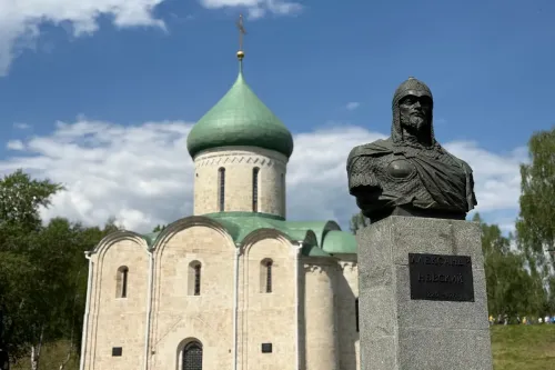 Туры в Россия (Москва, Подмосковье) - Берендеево царство (Переславль-Залесский-Дендрологический сад-Плещеево озеро) автобусная (13 часов) 25.07, 28.08, 12.09, 27.09, 10.10, 31.10