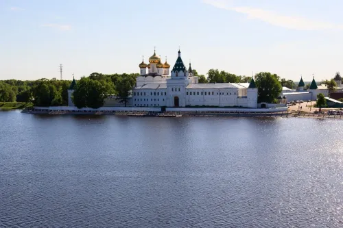 Туры в Россия (Москва, Подмосковье) - Незнакомая Кострома (Кострома – Закулисье театра им. Островского - Костромской Ювелирный завод) ж/д экспресс (7 часов) 05.08, 19.08, 03.11, 20.11, 11.12