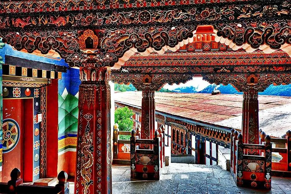 Тронгса-дзонг бутан. Бутан достопримечательности. Крепость дзонг.