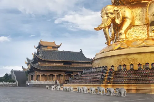 Туры в Китай - ПР26<br/>Чэнду - Лэшань - Эмэйшань - Чэнду - горы Аватар (Фэнхуан - Чжанцзяцзе) - Пекин. Заезды по пятницам на 13дн/12н, без а/б