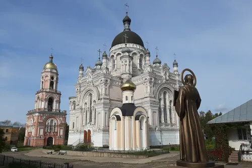 Туры в Россия (Москва, Подмосковье) - Меж двух столиц, среди каналов и мостов (Вышний Волочёк) автобусная (16 часов) 22.08