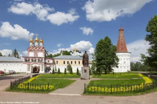 Туры в Россия (Москва, Подмосковье) - Земля Воинов и Веры (Волоколамск - Дубосеково - Иосифо-Волоцкий мн-рь) автобусная (12 часов) 22.08, 26.09, 31.10, 06.12