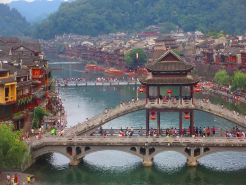 Туры в Китай - ПР201<br/>«Горы Аватар». Погружение (переезд в горы поездом). Есть женское подселение. Заезд 28.03 на 10дн/9н, без а/б