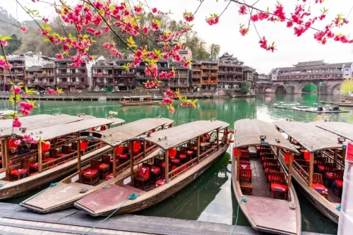 Туры в Китай - ПР201<br/>«Горы Аватар». Погружение (переезд в горы поездом). Есть женское подселение. Заезд 28.03 на 10дн/9н, без а/б