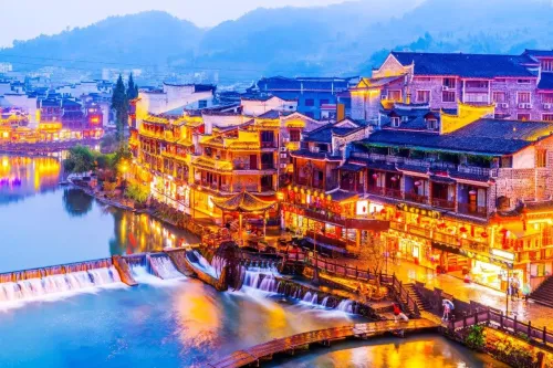 Туры в Китай - ПР181<br/>ЦВЕТУЩИЙ КИТАЙ. По дороге с облаками. Пекин - Чжанцзяцзе, горы Аватар - Фэнхуан - Шанхай. БЛОКИ МЕСТ! Вылет 27.03 на 11дн/9н, а/к China Eastern