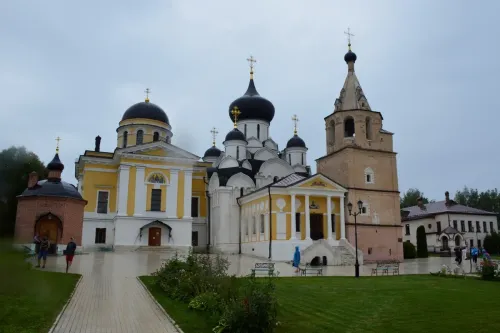 Туры в Россия (Москва, Подмосковье) - Про город на семи ветрах, про храм заморский да про воду живую (Старица-Красное-Масловские источники) автобус (14 часов) 07.08, 05.09, 10.10