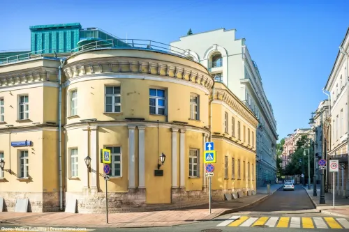 Туры в Россия (Москва, Подмосковье) - Сословие чести: по следам великих династий (Охотный ряд - Моховая - Романов пер. - Староваганьковский пер. - М. Знаменский пер.) пешеходная (2 часа) 06.08, 17.09