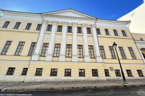 Туры в Россия (Москва, Подмосковье) - Сословие чести: по следам великих династий (Охотный ряд - Моховая - Романов пер. - Староваганьковский пер. - М. Знаменский пер.) пешеходная (2 часа) 06.08, 17.09