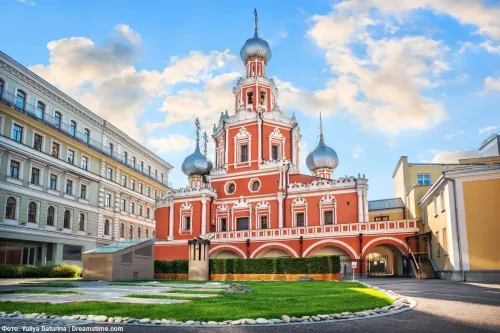 Туры в Россия (Москва, Подмосковье) - Сословие чести: по следам великих династий (Охотный ряд - Моховая - Романов пер. - Староваганьковский пер. - М. Знаменский пер.) пешеходная (2 часа) 06.08, 17.09