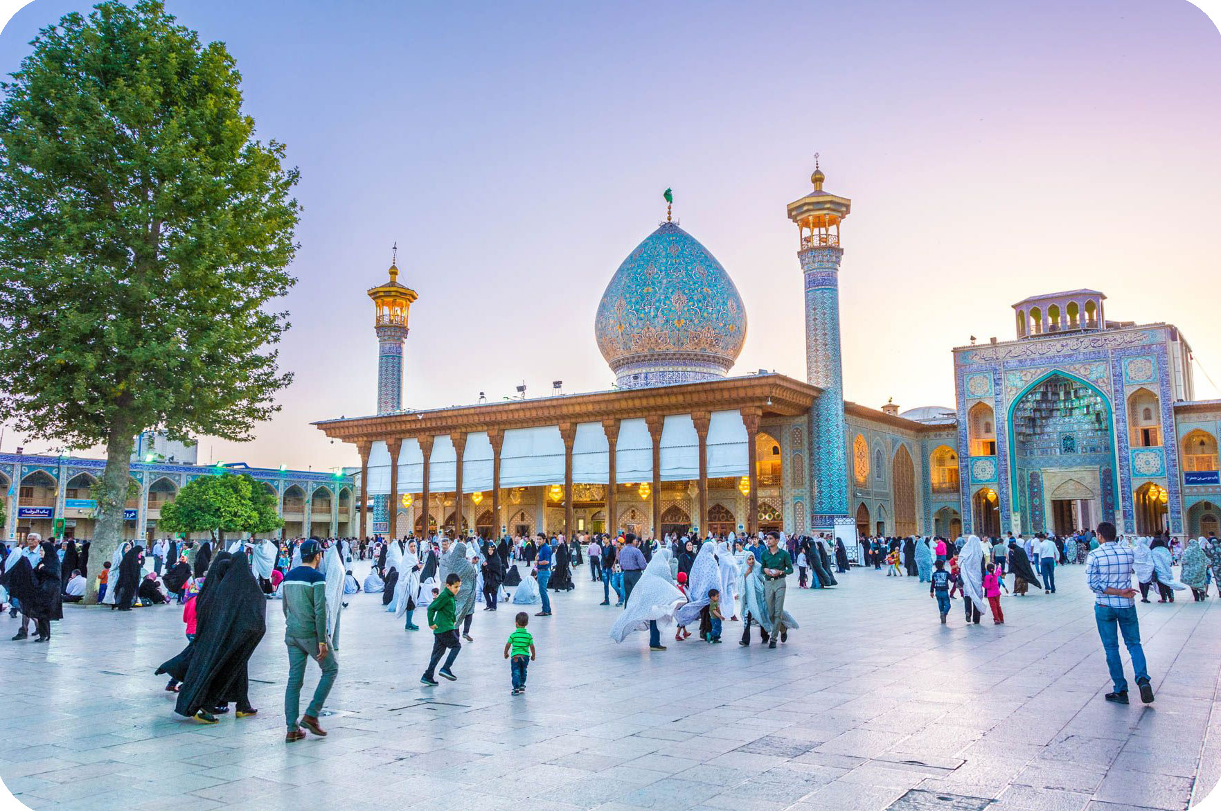 https://media.vand.ru/upload/BLOG/Иран-Шираз-зеркальная-мечеть.jpg